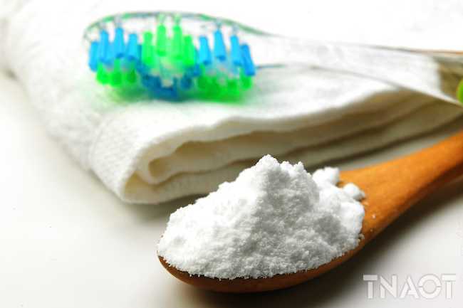493ss_thinkstock_rf_spoonful_baking_soda_-toothbrush_and_towel.jpg