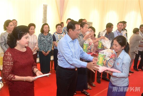 洪森总理-42.jpg 洪森总理-42.jpg