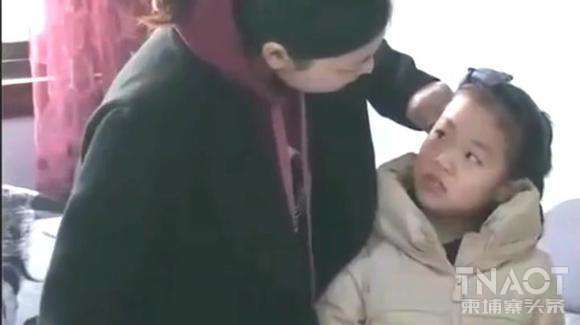 爸爸给女儿找了个后妈，女儿却遭后妈虐待，真心看不下去了！ 