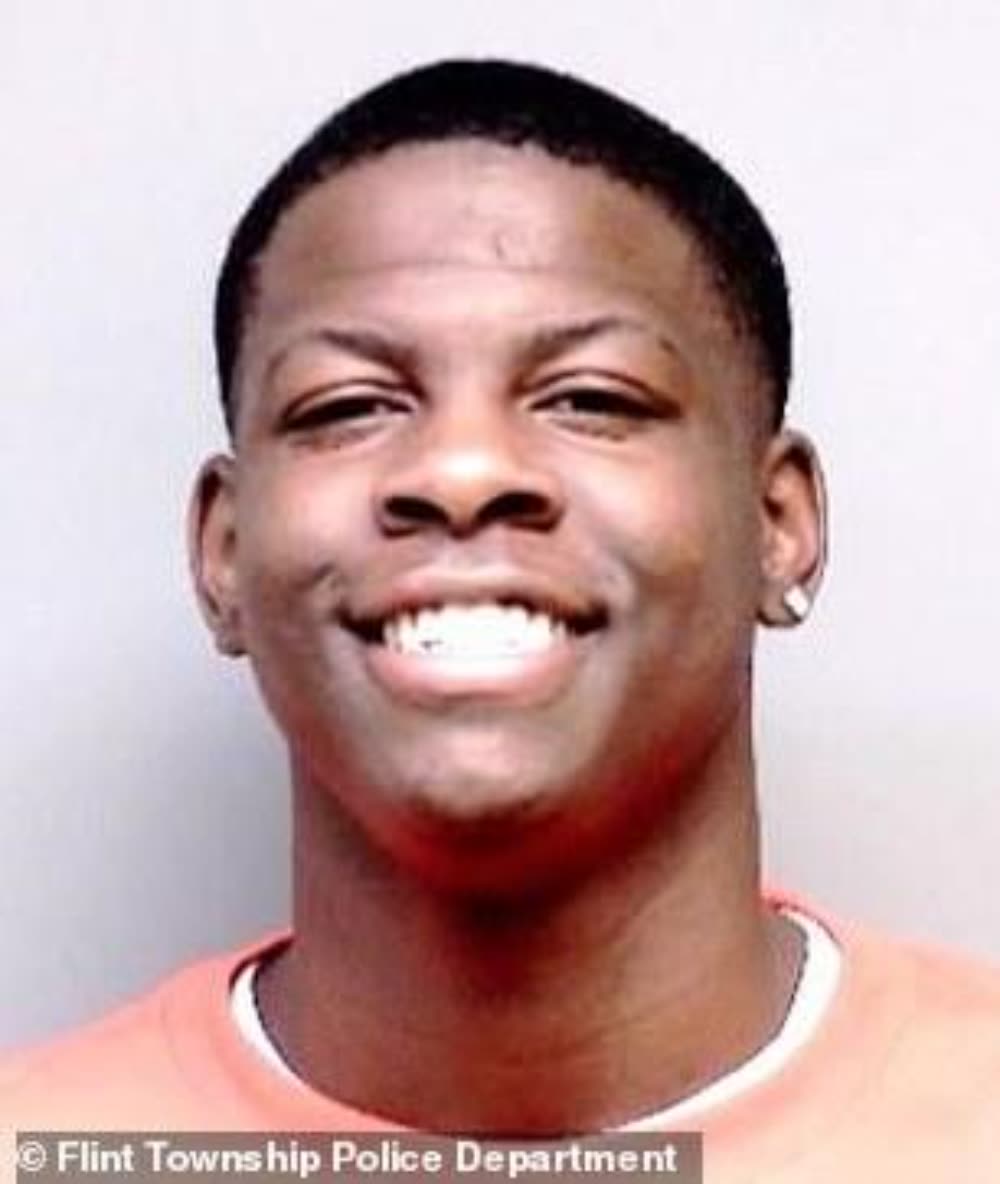 美壮汉称被骂 黑鬼 重拳痛揍白人经理 因无法自证恐判10年 Tnaot